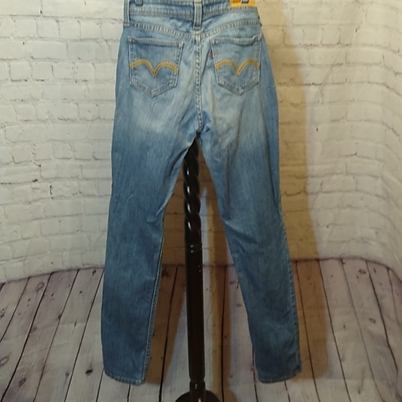 Levi's Bold Curve Size 7M - Picture 4 of 4